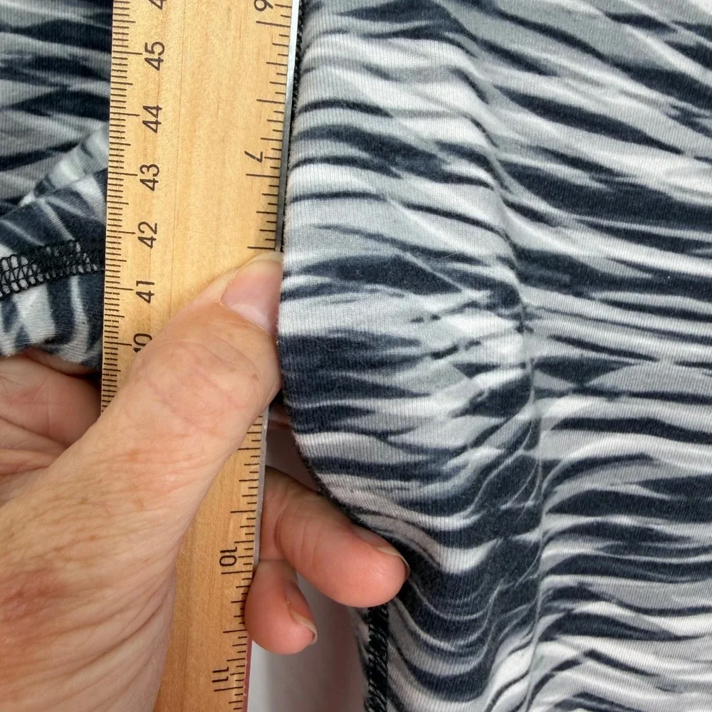 Alo Yoga Leggings Womens Medium Runway Zebra Abstract Wave‎ Athletic Workout